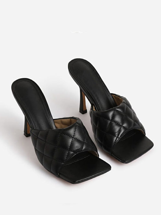 Клетчатые босоножки на высоком каблуке