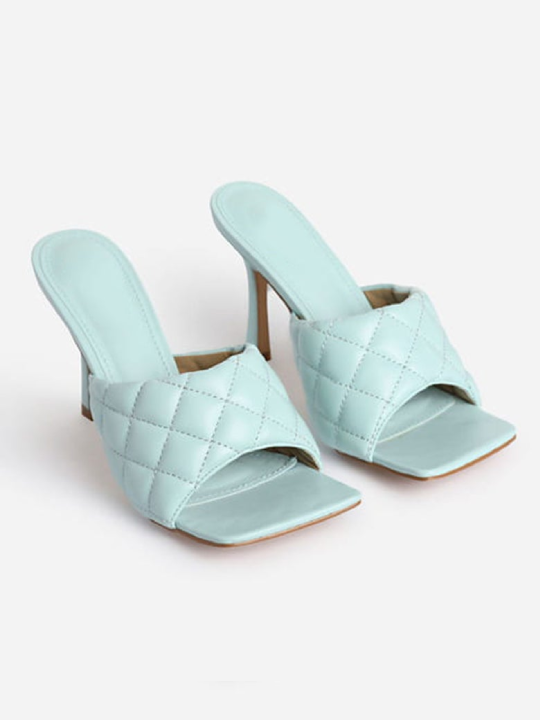 Клетчатые босоножки на высоком каблуке