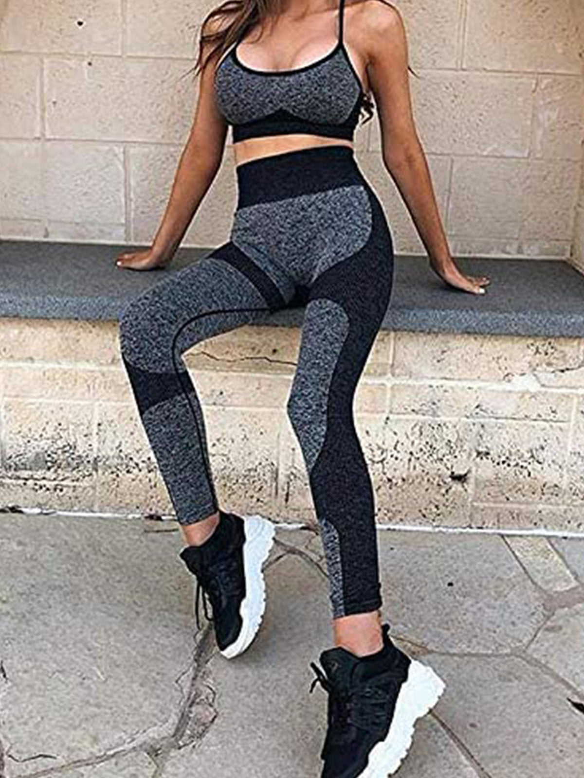 Seamless Blackless Strap Bra Crop Top and High Waist Long Leggings